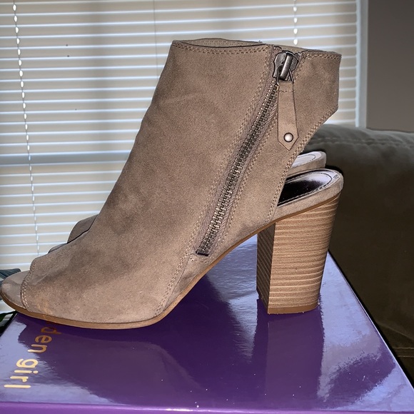 Suede Open Toe Boots - Picture 2 of 6
